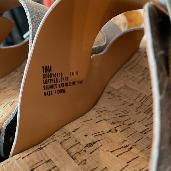 Kork-Ease saffron slide 10 M new in Box in soft Gold Metallic - Picture 7 of 8